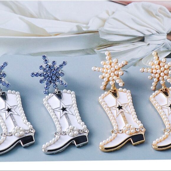 These Boots Were Made For Walking. - Picture 4 of 5